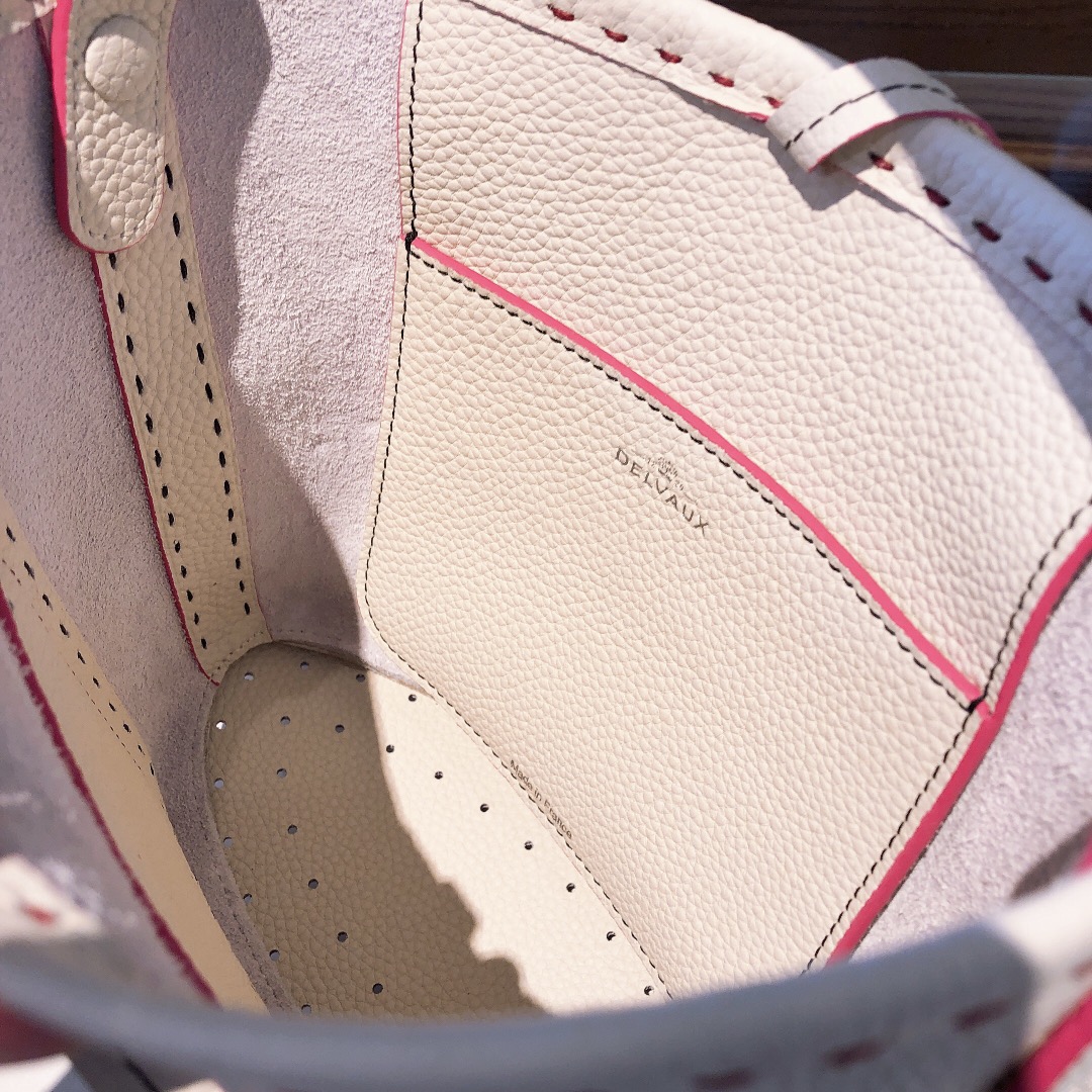 델보 팽 미니 버킷 크로스백